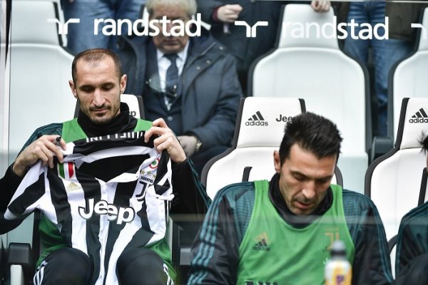 كيليني و بجواره بوفون بالدكة في مباراة يوفنتوس و بريشيا - Chiellini & Buffon in bench in Juventus Brescia
