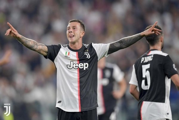 بيرنارديسكي يحتفل بهدفه - Bernardeschi celebrates after scored goal