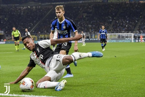 اليكس ساندرو امام باريلا - Alex Sandro & Barella