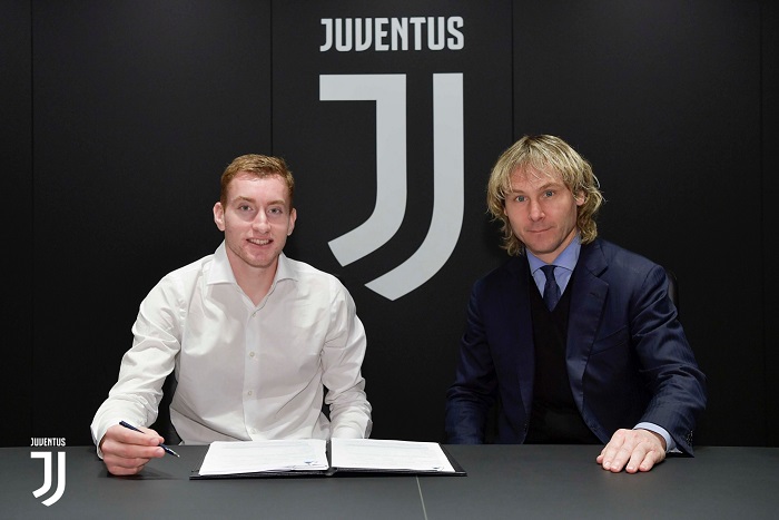 كولوسيفسكي يوقع مع اليوفي ( مع نيدفيد ) - Kulusevski signs for Juve