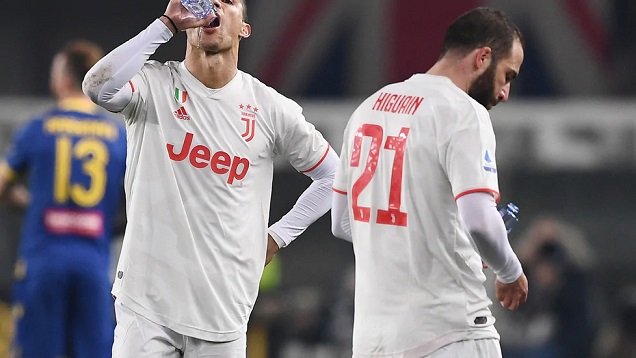 هيغوين و رونالدو خلال مباراة فيرونا يوفنتوس - Ronaldo & Higuain in Verona Juventus match