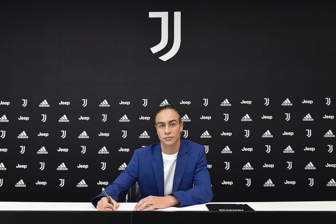 لاعب الوسط الشاب كينان يلدز يوقع مع يوفنتوس - Kenan Yildiz signs for Juventus