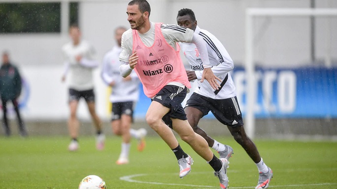 بونوتشي في تدريب اليوفي يونيو 2020 بطقم جديد - Bonucci during Juve training in rainy weather