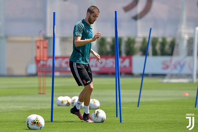 بينتانكور في تدريب يوفنتوس الفردي - Bentancur during Individual juventus training