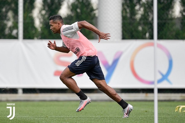 اليكس ساندرو في تدريب اليوفي قبل نهائي كاس ايطاليا - Alex Sandro in Juventus training in June 2020