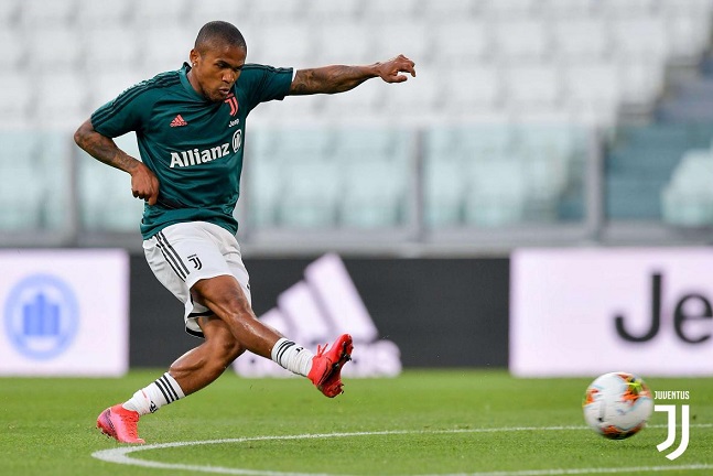 دوغلاس كوستا في تدريب اليوفي في أليانز ستاديوم - Douglas Costa during Juve training in Allianz Stadium