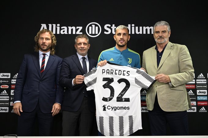 باريديس لاعب يوفنتوس الجديد مع أريفابيني و نيدفيد و تشيروبيني - Juventus new Player ( Paredes ) with Arrivabene & Cherubini & Nedved