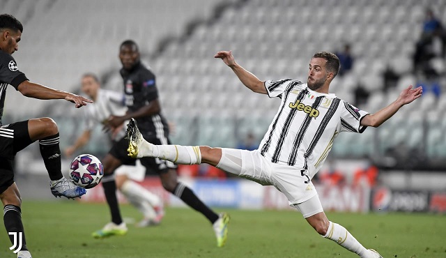 بيانيتش خلال مباراة يوفنتوس و ليون - Pjanic during Juventus lyon match