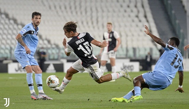 ديبالا ضد باستوس في مباراة يوفنتوس لاتسيو - Dybala Vs Bastos during Juventus Lazio match