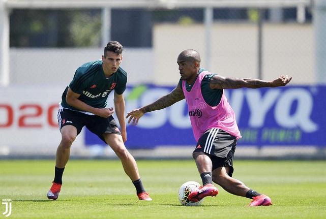 دوغلاس كوستا و كوكولو في تدريبات اليوفي في مايو 2020 - Douglas Costa & Coccolo in juventus training