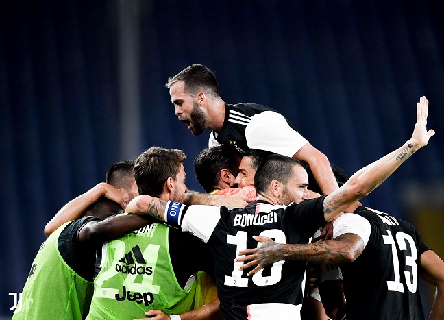 كريستيانو رونالدو يحتفل بهدفه في مباراة جنوة يوفنتوس - Cristiano Ronaldo celebrates after scoring a goal during Genoa Juventus match 