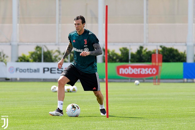 بيرنارديسكي في تدريب يوفنتوس الفردي - Bernardeschi during Individual juve training