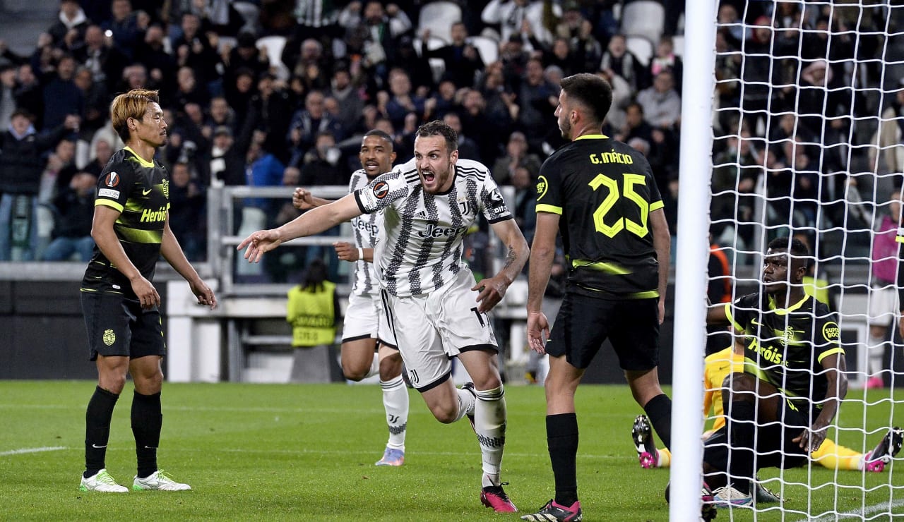 فيدريكو جاتي يحتفل بهدفه خلال مباراة يوفنتوس ضد سبورتينغ لشبونة 2023 - Federico Gatti celebrates after his goal during Juventus match Vs Sporting CP