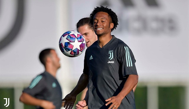 كوادرادو خلال تدريب يوفنتوس قبل لقاء ليون - Cuadrado during Juve training for lyon match