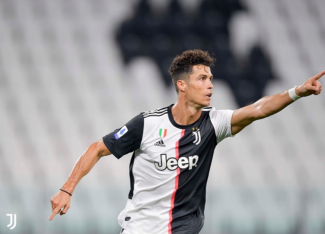 رونالدو يحتفل بهدفه خلال مباراة يوفنتوس ضد اتالانتا - Cristiano Ronaldo celebrates after scoring a 1st goal during Juventus Atalanta match