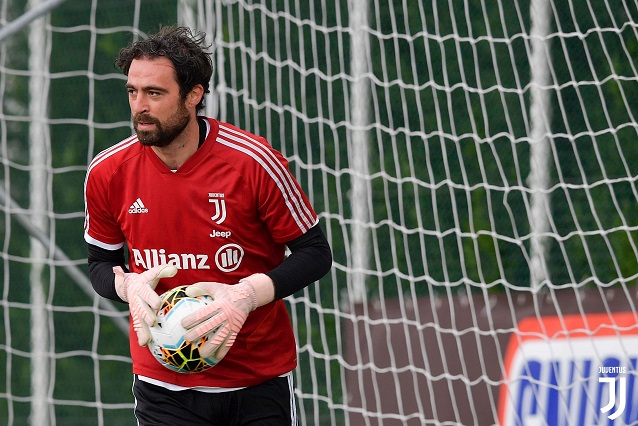 بينسوليو في تدريب يوفنتوس الفردي - Pinsoglio during Individual juventus training