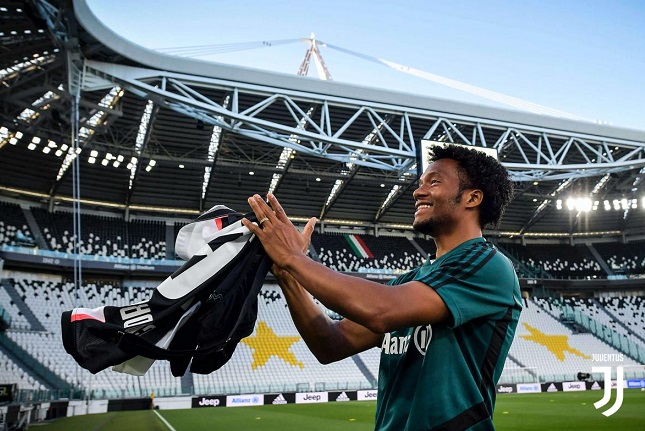 كوادرادو في تدريب اليوفي في أليانز ستاديوم - Cuadrado during Juve training in Allianz Stadium