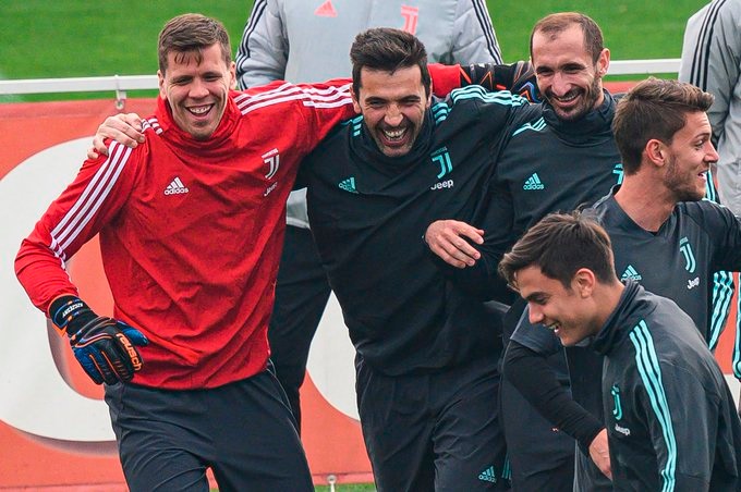 كيليني بوفون تشيزني في تدريب اليوفي قبل ليون - Szczesny & Buffon & Chiellini in Juve training before lyon