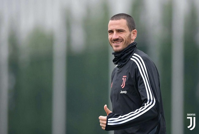 بونوتشي يضحك - Bonucci smiles