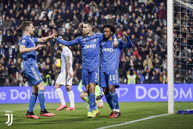 رونالدو يحتفل مع رامزي كوادرادو في مباراة يوفنتوس و سبال - Ronaldo & Cuadrado & Ramsey after goal in Spal Juventus