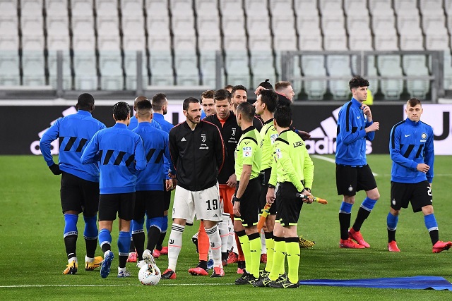 لاعبي اليوفنتوس و انتر ميلان قبل انطلاق المباراة - Juventus & Inter Milan without shake hands before the match