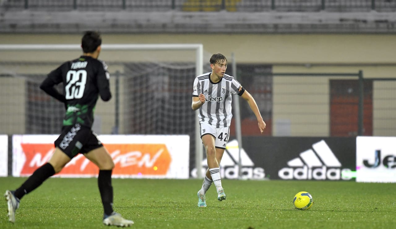 ديان هويسين خلال مباراة رديف يوفنتوس ضد بوردينوني - Dean Huijsen during Juventus Next Gen match against Pordenone 