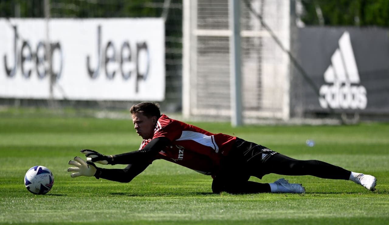 تشيزني في تدريبات يوفنتوس تحضيراً لـ مونزا - Szczesny in Juventus training 16-9-2022