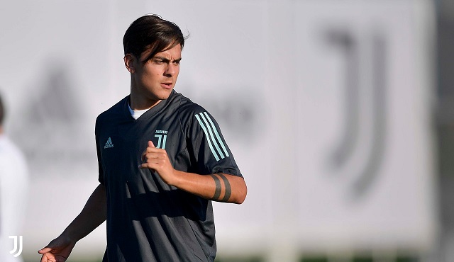 ديبالا خلال تدريب يوفنتوس قبل لقاء ليون - Dybala during Juve training for lyon match