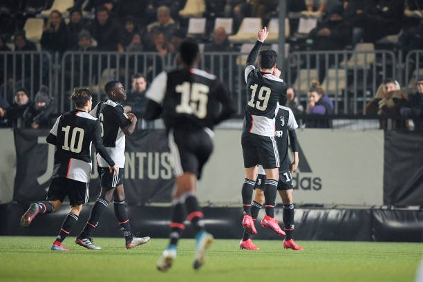 بيتريلي يحتفل بهدفه لشباب اليوفي ضد اتالانتا - Petrelli scores for Juve Primavera vs Atalanta