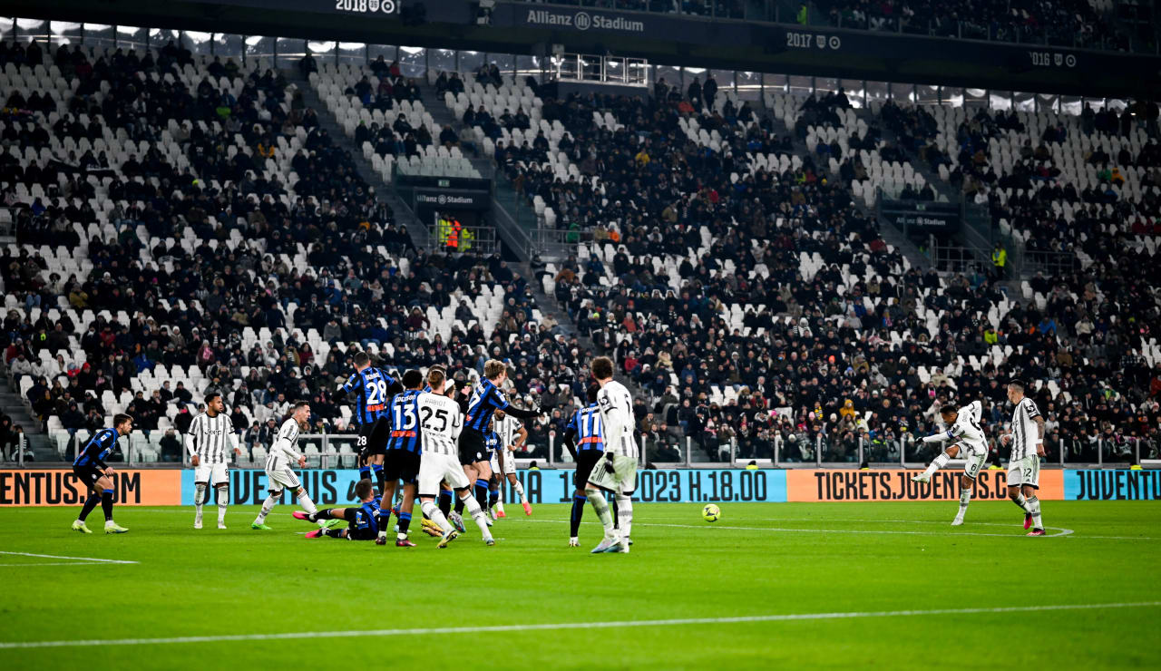دانيلو يسجل هدف خلال مباراة يوفنتوس ضد اتالانتا 2023 - Danilo scores a goal during Juventus match Vs Atalanta