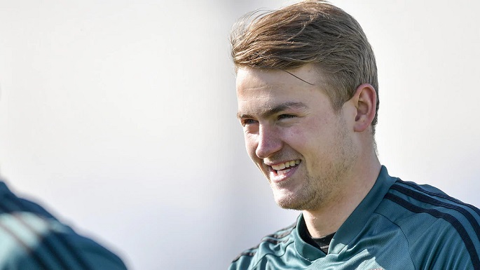 دي ليخت في تدريب يوفنتوس - de Ligt smile in Juventus training