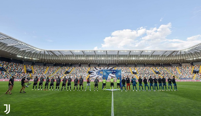 فريقي اليوفنتوس و ادينيزي بالملعب قبل المباراة - Juventus & Udinese enters Dacia Arena