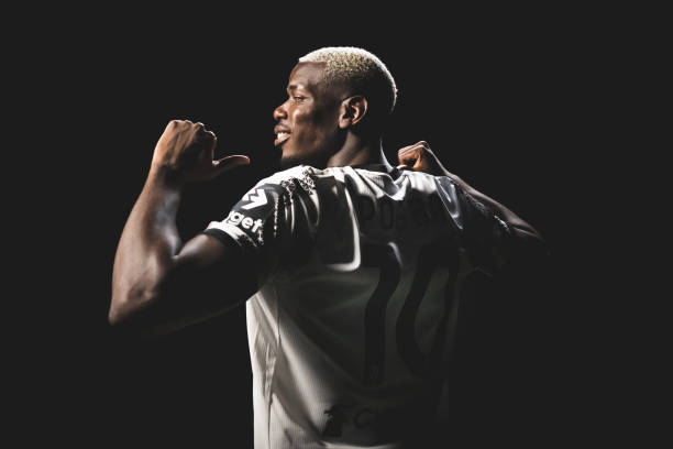 بوغبا في عرضه مع قميص يوفنتوس بالرقم 10 - Pogba show with Juventus shirt number 10