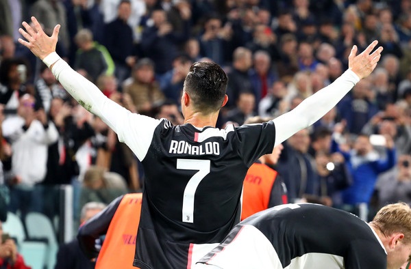 رونالدو يحتفل بهدفه - Cristiano Ronaldo celebrates after scored goal