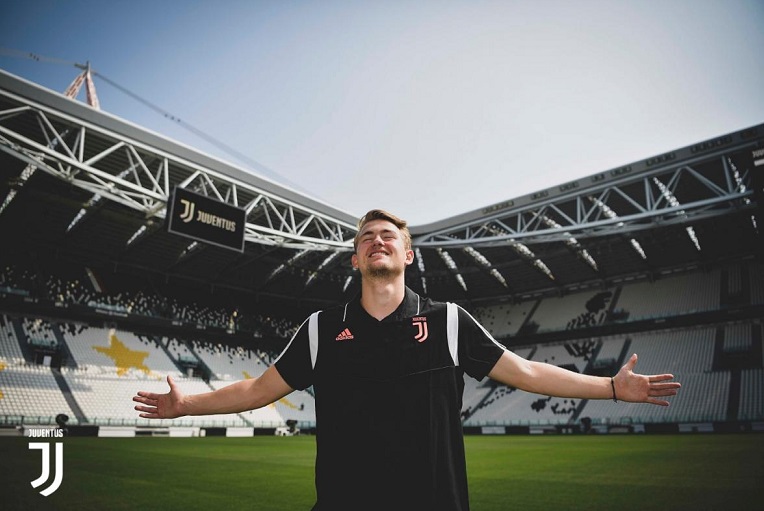 ماتياس دي ليخت في ملعب اليوفي - De Ligt in Allianz Stadium