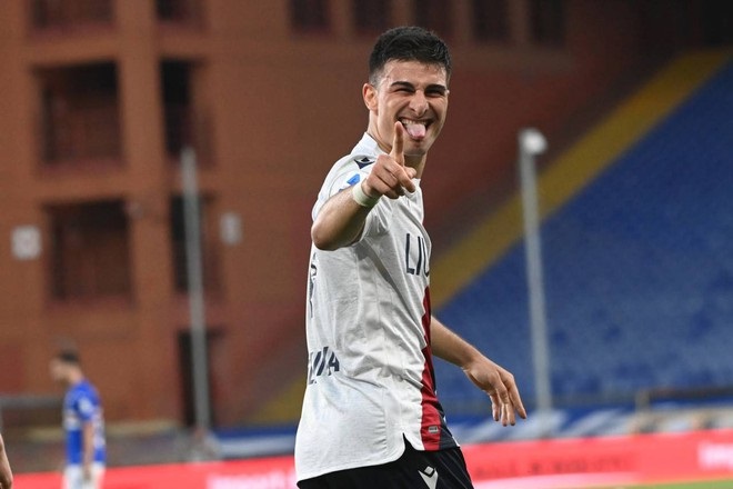 اورسوليني يحتفل بهدفه مع بولونيا ضد سامبدوريا - Orsolini celebrates after scoing a goal for Bologna Vs Sampdoria