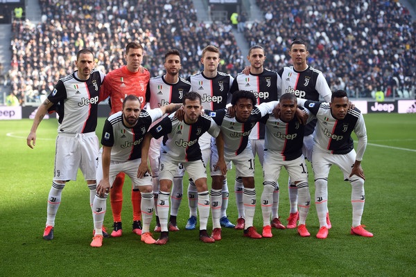 لاعبي اليوفي في صورة جماعية قبل لقاء فيورنتينا - Juventus xi before Fiorentina game