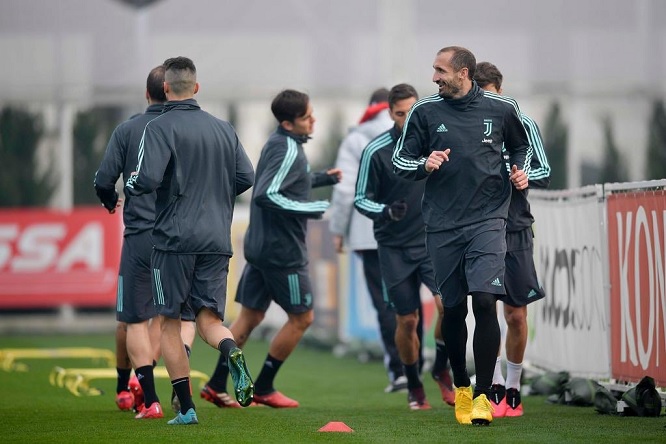 كيليني في تدريب اليوفي قبل ليون - Chiellini in Juve training before lyon