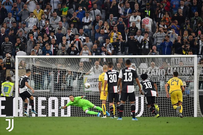 كريستيانو رونالدو يسجل ركلة جزاء - Ronaldo scoring from Penalty