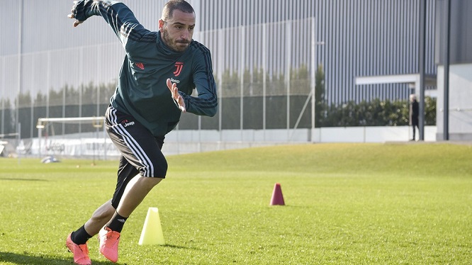 بونوتشي يجري في تدريب اليوفي - Leonardo Bonucci in Juve training