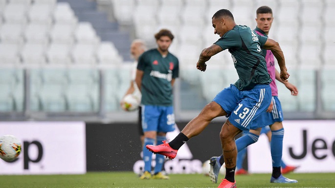 دانيلو في تدريب اليوفي في أليانز ستاديوم - Danilo during Juve training in Allianz Stadium