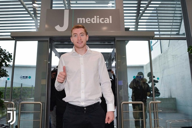 كولوسيفسكي يصل للفحوصات - Kulusevski arrives for Juve