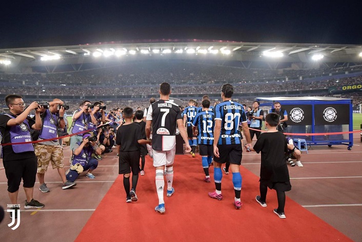 دخول اليوفي و الانتر - Juventus & Inter before kick off