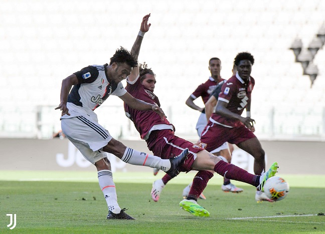 كوادرادو يسجل الهدف الثاني في ديربي يوفنتوس و تورينو - Cuadrado scores a goal in Juventus Torino derby