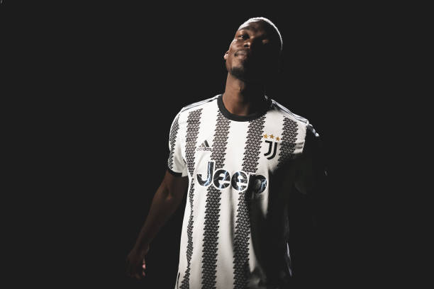 باول بوغبا في عرضه مع قميص يوفنتوس - Pogba show with Juventus shirt #Official 