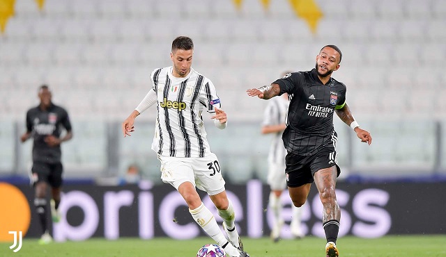 بينتانكور خلال مباراة يوفنتوس و ليون - Bentancur during Juventus lyon match