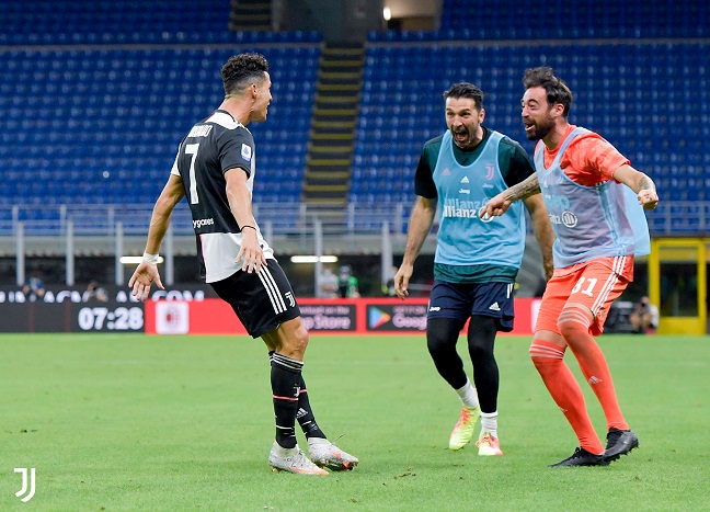 رونالدو يحتفل بهدفه مع بوفون و بينسوليو خلال مباراة ميلان يوفنتوس - Ronaldo celebration with Buffon & Pinsoglio during Milan Juve match