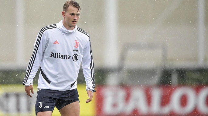 دي ليخت في تدريب اليوفي يونيو 2020 بطقم جديد - de Ligt during Juve training in rainy weather