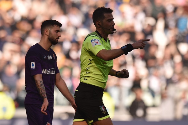 الحكم فابريزيو باسكوا في لقاء يوفنتوس فيورنتينا - Referee ( Fabrizio Pasqua ) in Juventus Fiorentina match