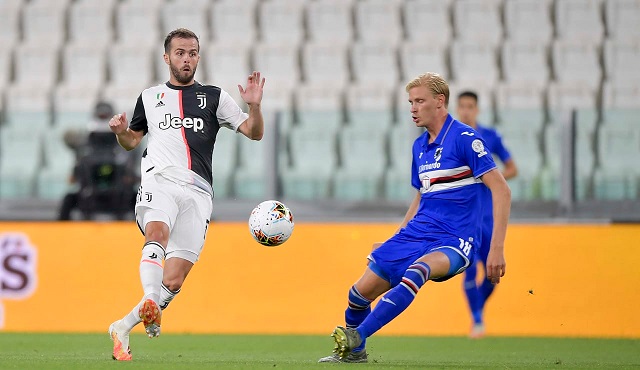 بيانيتش امام ثورسبي في مباراة يوفنتوس سامبدوريا - Pjanic Vs Thorsby during Juve Sampdoria match